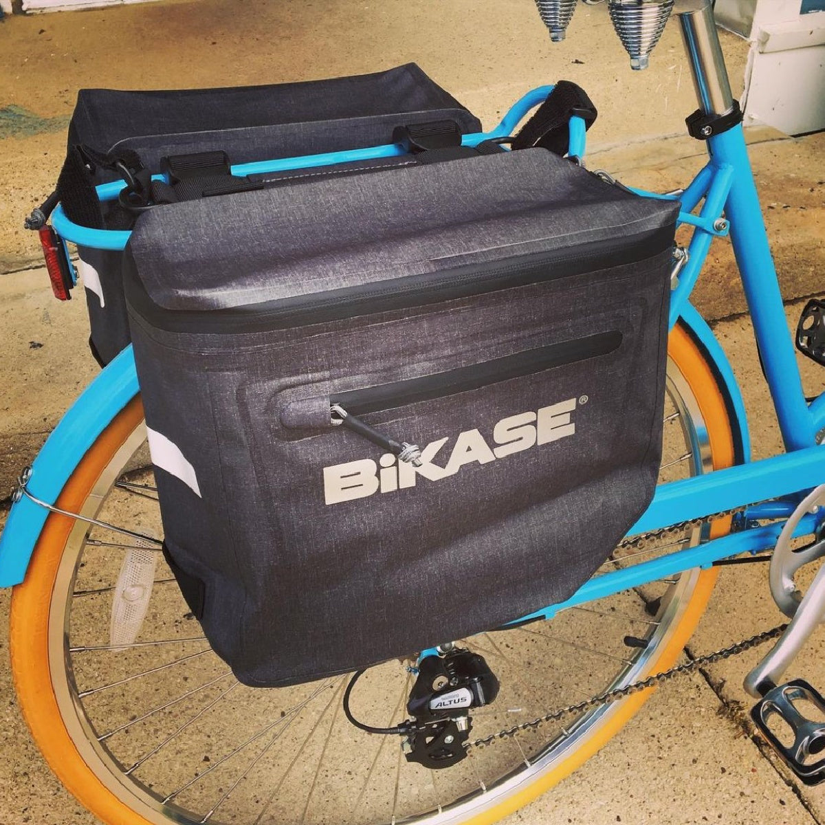 BiKase - Urbanator Adjustable Panniers 2046
