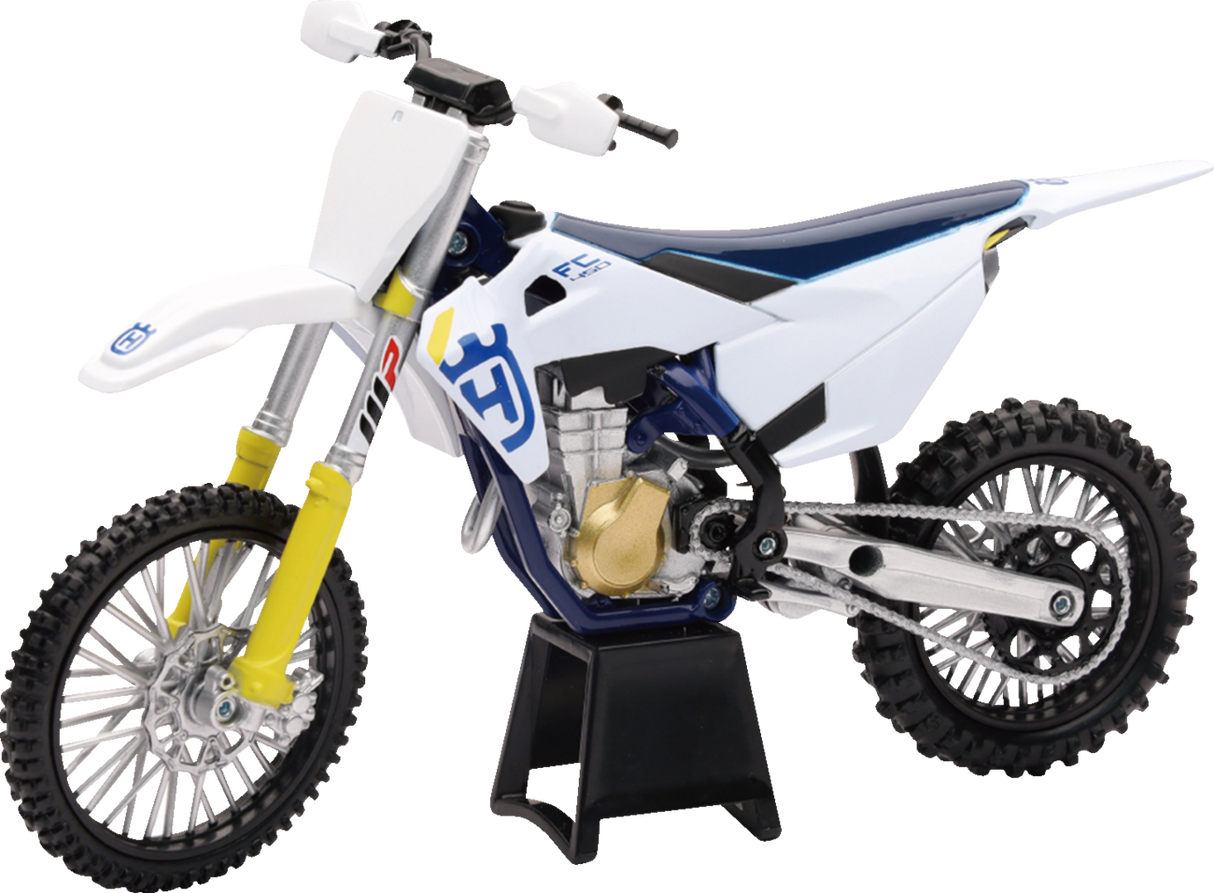 New Ray Toys Husqvarna FC450 2019 Bike - 1:12 Scale - White/Blue/Black 58153