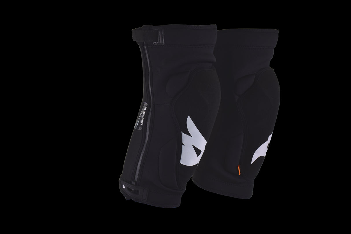 Bluegrass Solid D30 Knee Pads Black