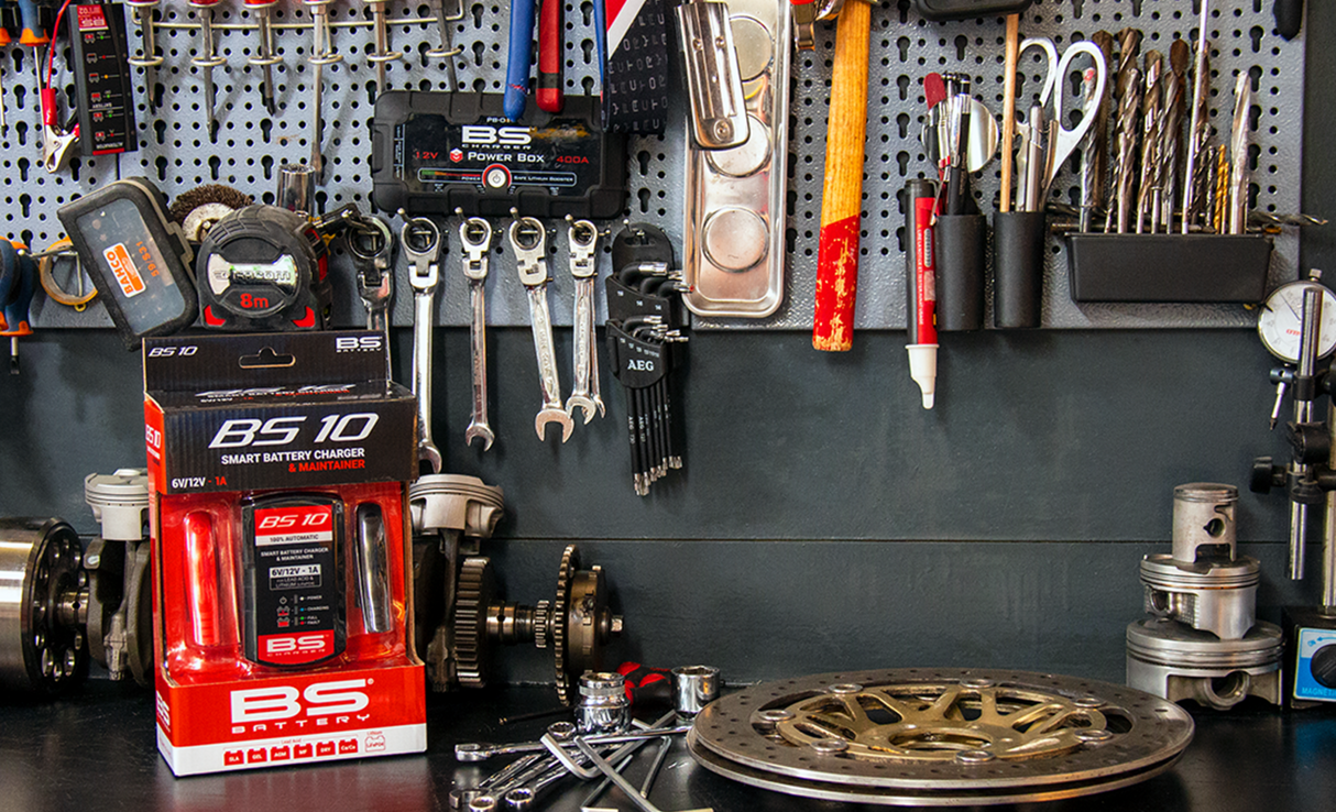 BS BATTERY Battery Charger/Maintainer - BS 10 - 6V/12V 700571