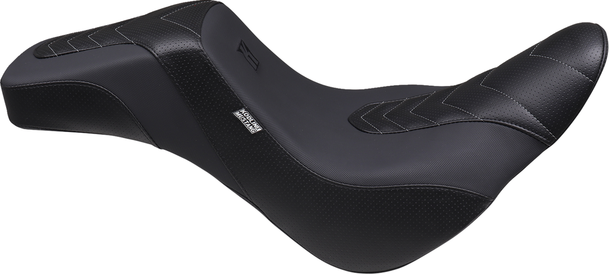 MUSTANG Signature Series Squareback* - Gripper Vinyl - Chevron - Gunmetal Stitch - Softail '18-'24 76323GM