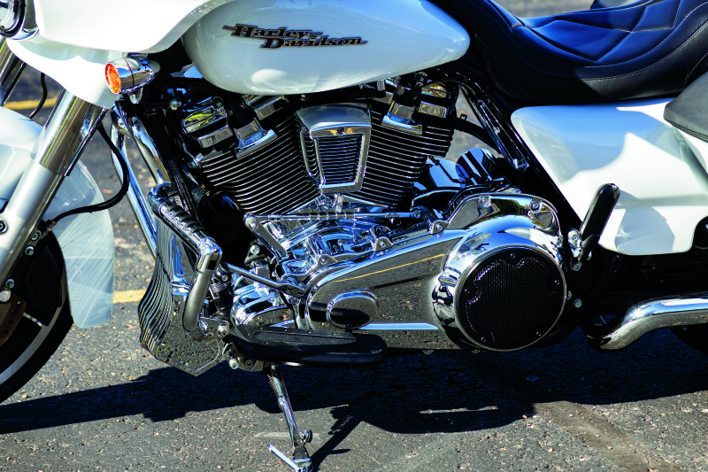 Kuryakyn Oil Cooler Cover Milwaukee-8 Chrome - Cycle City Outdoors
