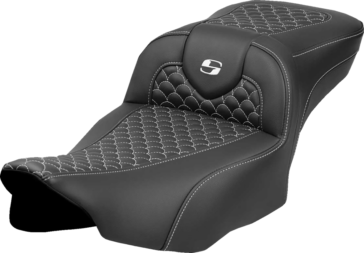 SADDLEMEN Roadsofa* Extended Reach Seat - Dragon Scale Stitch - White Stitch - w/o Backrest - FLT/FLH '23-'24 823-07-20906