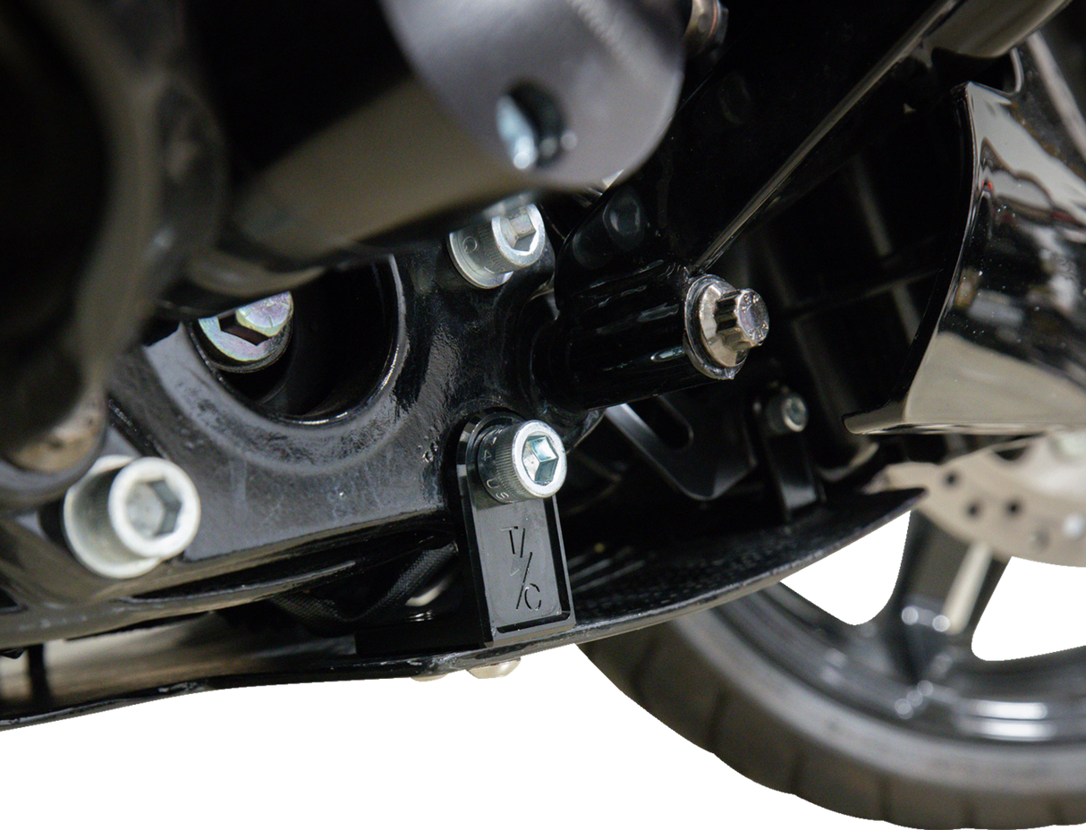 THRASHIN SUPPLY CO. Skid Plate - Carbon Fiber/Forged - With Black Brackets - FLHX/FLTRX TSC-3035-1