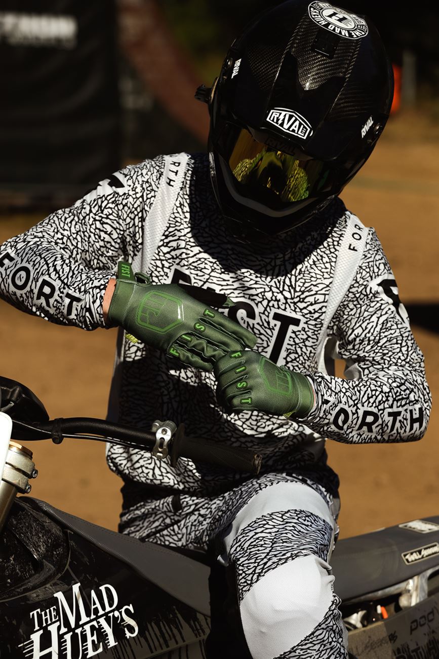 Fist - Strapped - Stocker