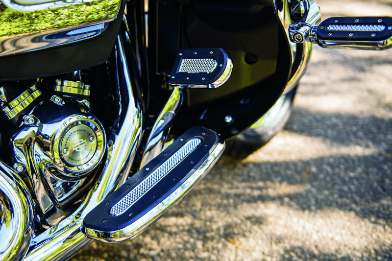 Kuryakyn Heavy Industry Driver Floorboards Chrome - Cycle City Outdoors