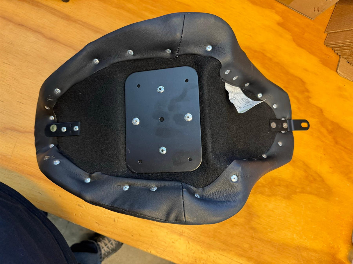 SADDLEMEN Lariat Seat - Softail '06-'17 806-12-0041B (Solo Seat)(OPEN BOX)