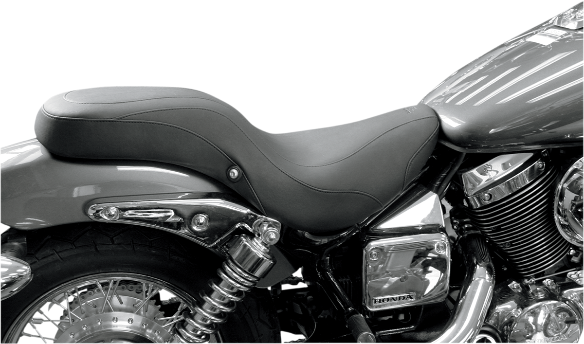 MUSTANG Day Tripper* Seat - Plain - 750 Spirit '01-'07 76189
