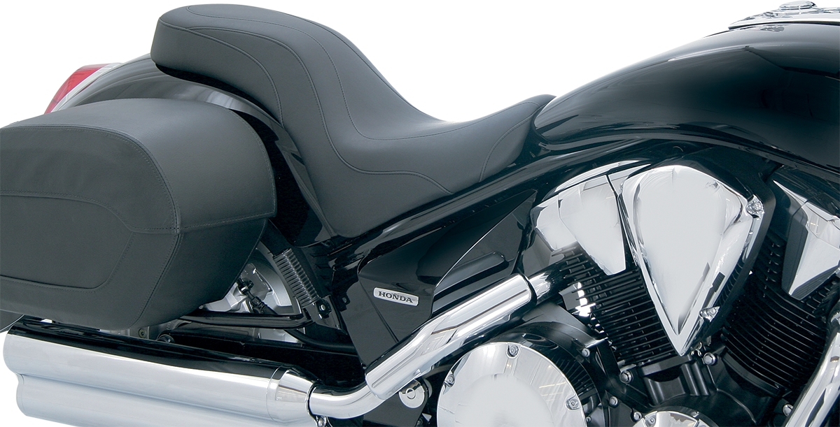 MUSTANG Day Tripper* Seat - Plain - VT1300C '10-'17 76642