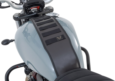SW-MOTECH Legend Gear Tank Strap System - with LA2 Accessory Bag - Triumph '16-'24 BC.TRS.11.667.50200