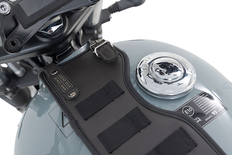SW-MOTECH Legend Gear Tank Strap System - with LA2 Accessory Bag - Triumph '16-'24 BC.TRS.11.667.50200