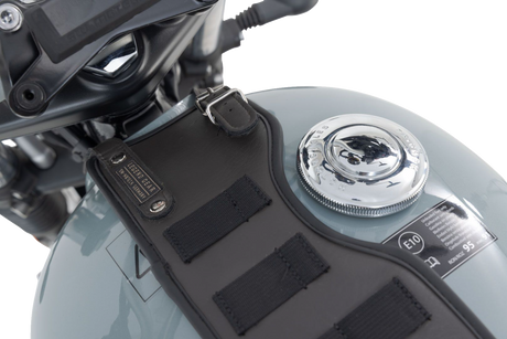 SW-MOTECH Legend Gear Tank Strap System - with LA3 Smartphone Bag - Triumph BC.TRS.11.667.50000