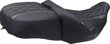 MUSTANG Deluxe One-Piece, 2-Up Seat - Diamond - Black Stitch - FLT/FLH '23-'25 89411