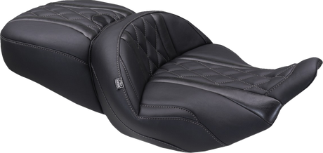 MUSTANG Deluxe One-Piece, 2-Up Seat - Diamond - Gunmetal Stitch - FLT/FLH '23-'25 89411GM