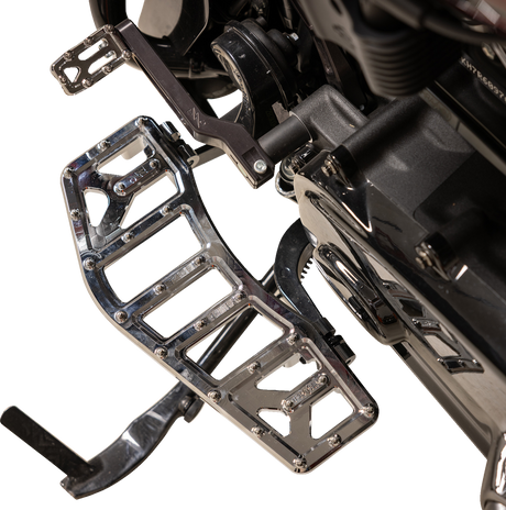 THRASHIN SUPPLY CO. Aggressor Floorboards - Chrome TSC-2219-3