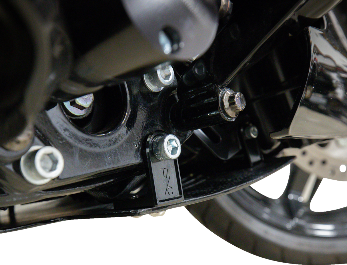 THRASHIN SUPPLY CO. Skid Plate - Carbon Fiber/Gloss - With Black Brackets - FLHX/FLTRX TSC-3034-1