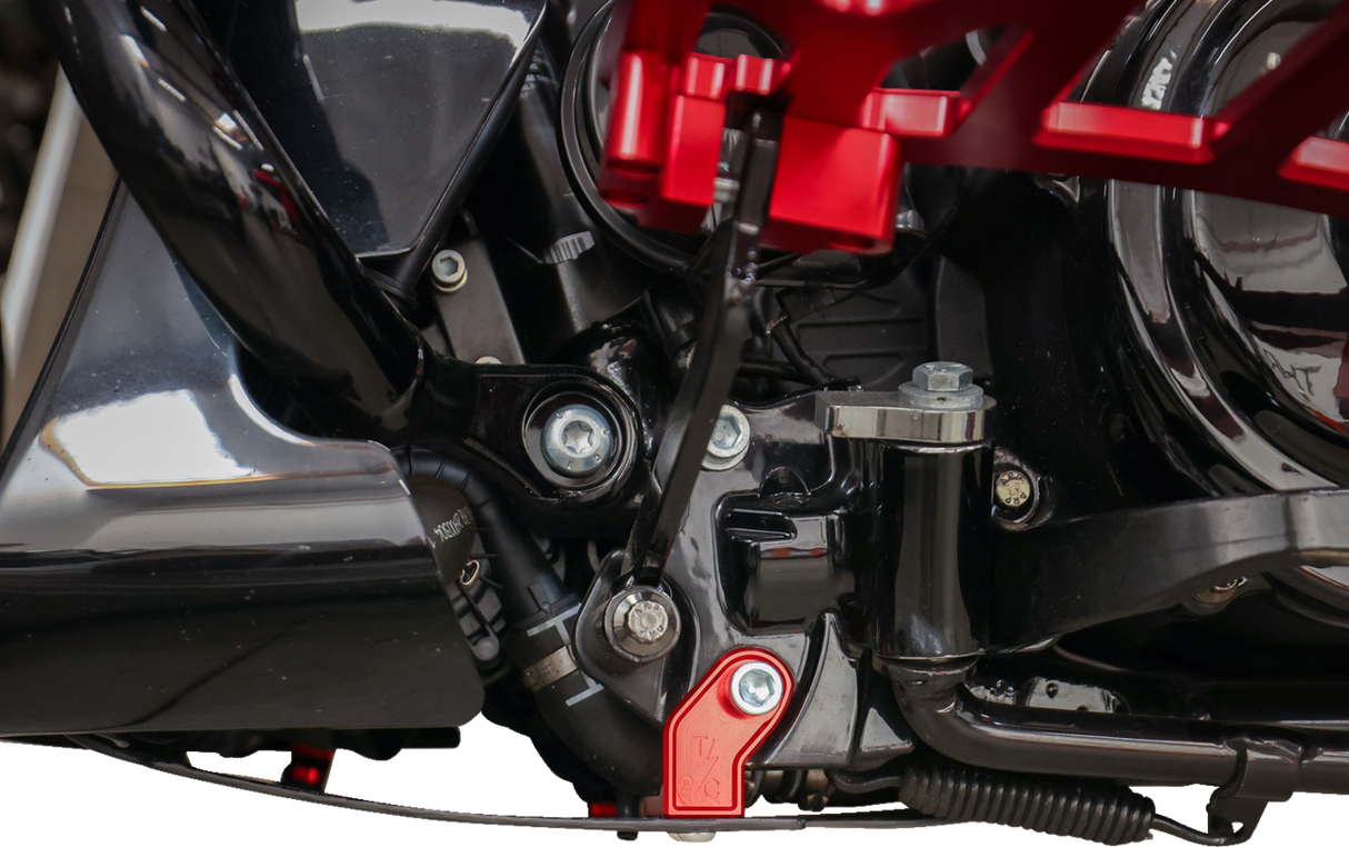 THRASHIN SUPPLY CO. Skid Plate - Carbon Fiber/Gloss - With Red Brackets - FLHX/FLTRX TSC-3034-2