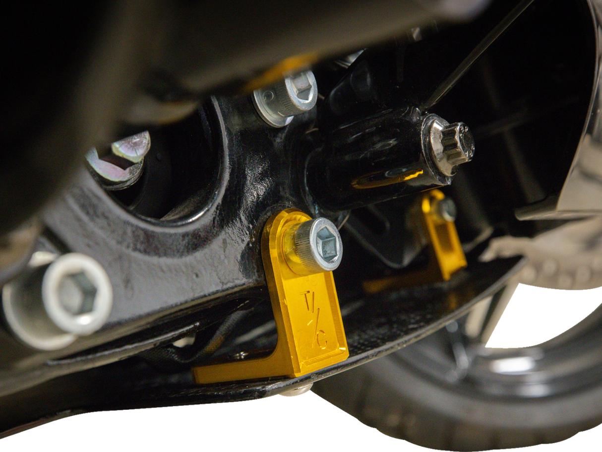 THRASHIN SUPPLY CO. Skid Plate - Carbon Fiber/Forged - With Gold Brackets - FLHX/FLTRX TSC-3035-5