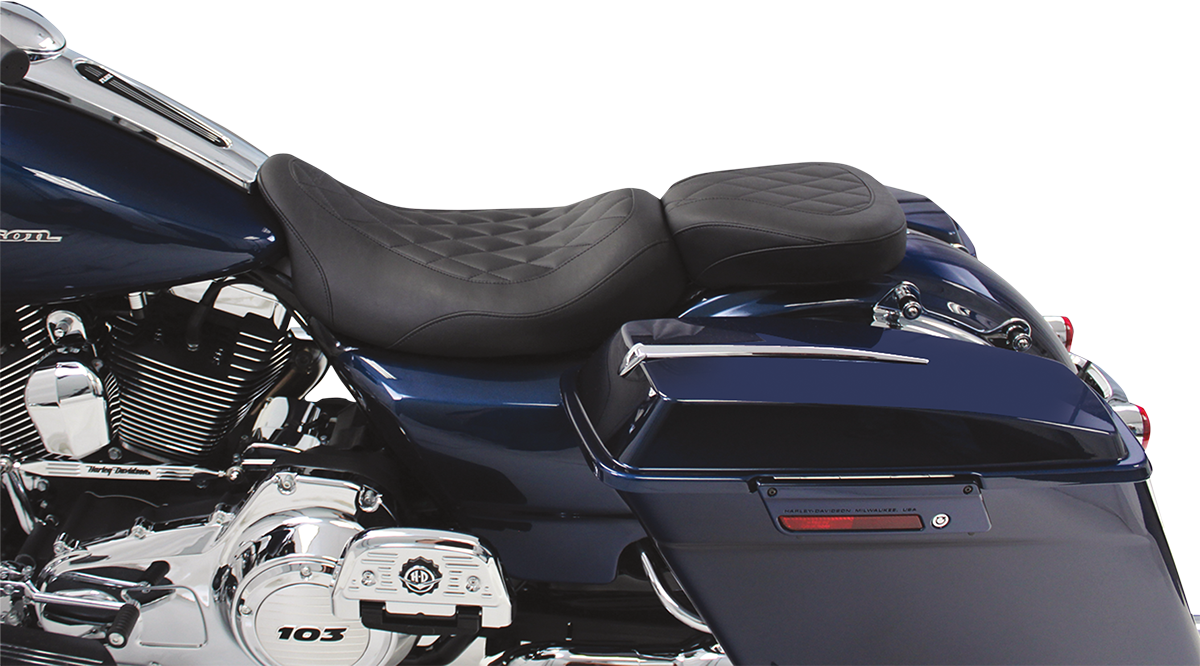 MUSTANG Wide Tripper Rear Seat - Diamond 76695