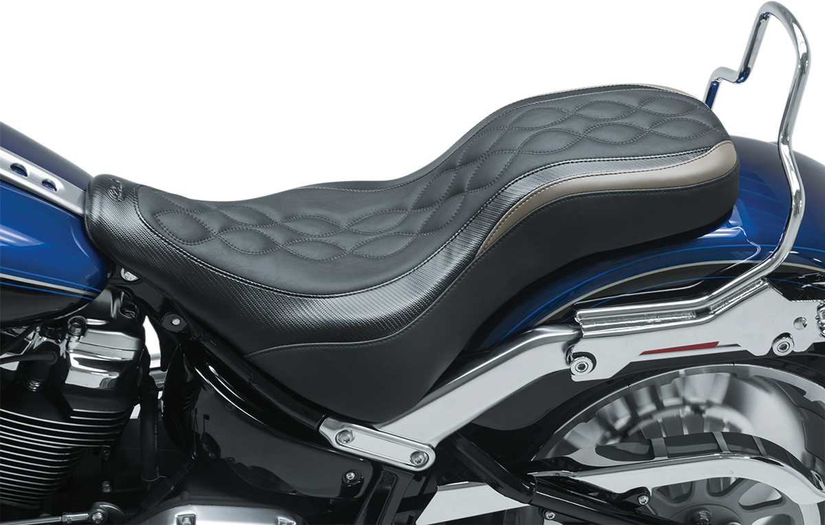 MUSTANG Day Tripper* Seat - Double Helix Stitch - FLFB '18-'21 75836
