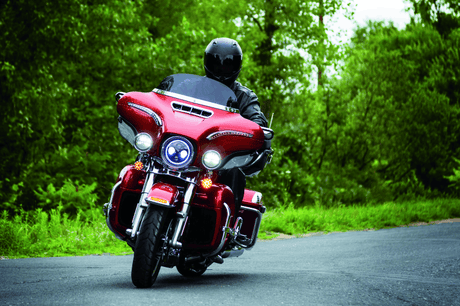 Kuryakyn Smooth Windshield Trim 14-Up Touring Chrome - Cycle City Outdoors
