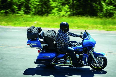 Kuryakyn Momentum Wanderer Seat Bag - Cycle City Outdoors