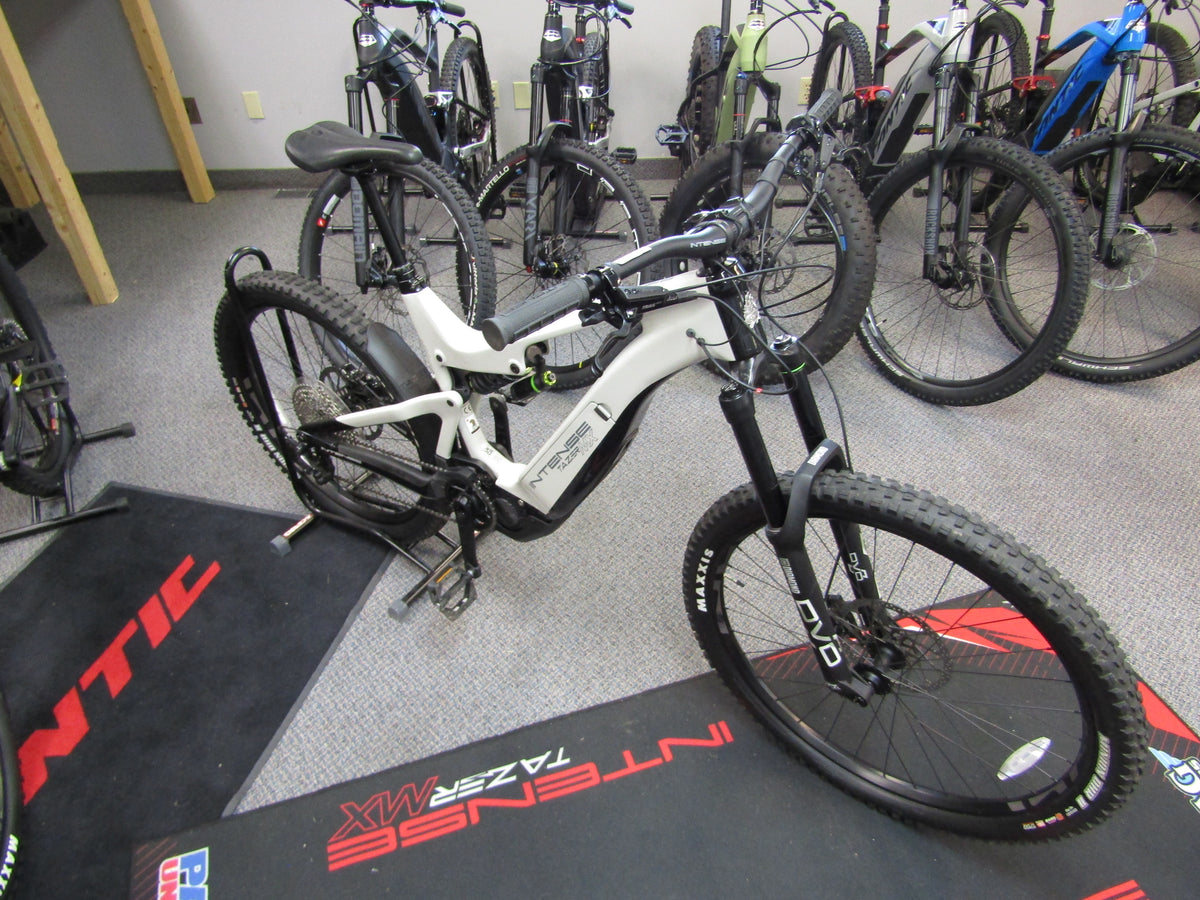 Intense - 2022 Tazer MX Expert White L/XL Demo